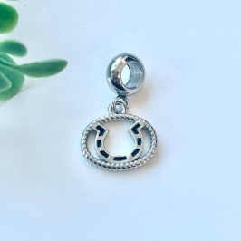 BERLOQUE PENDURICALHO FERRADURA COM DETALHE PRETO