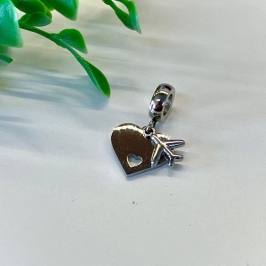 BERLOQUE PENDURICALHO CORAÇÃO E AVIÃO