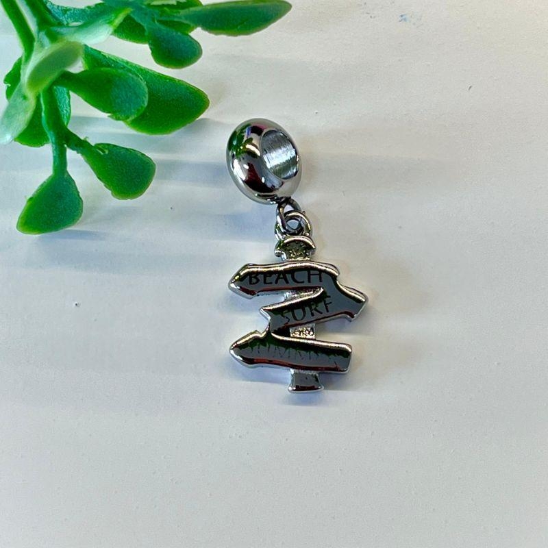 BERLOQUE PENDURICALHO PLACA COM ESCRITAS