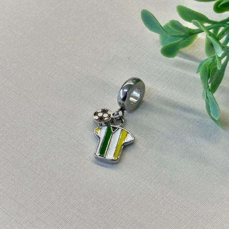 BERLOQUE PENDURICALHO CAMISETA DE TRÊS CORES COM BOLA DE FUTEBOL