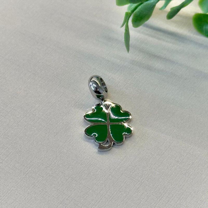 BERLOQUE PENDURICALHO TREVO DE QUATRO FOLHAS